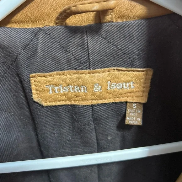 Tristan & Iseut Stylish Leather Women's Jacket - Picture 4 of 4